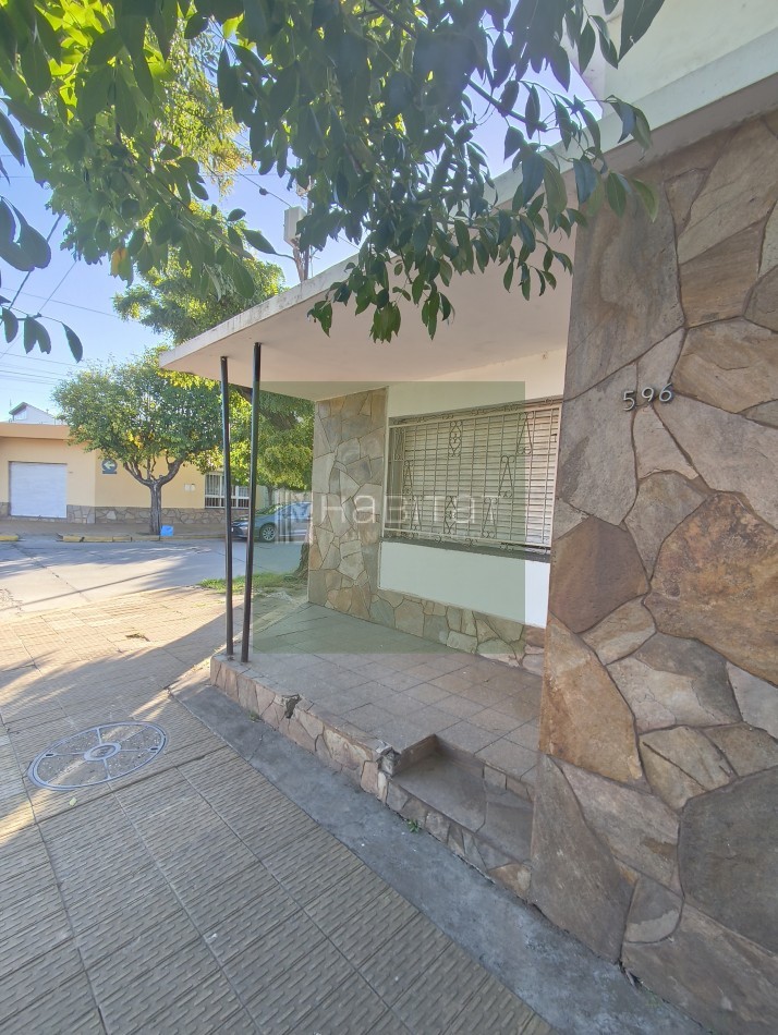 EN VENTA casa dos dormitorios ZONA CENTRO