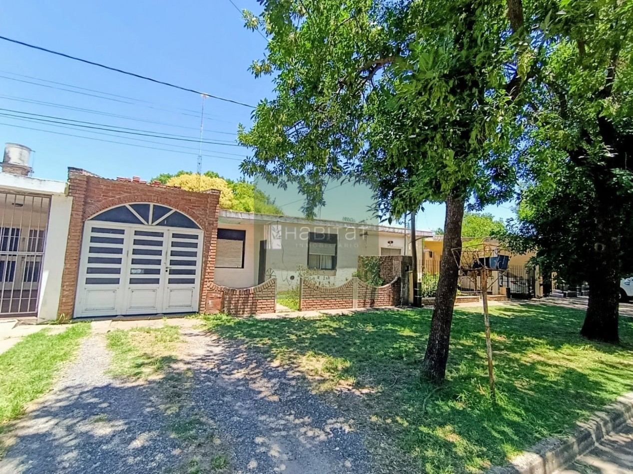 EN VENTA CASA DOS DORMITORIOS BARRIO 25 DE MAYO