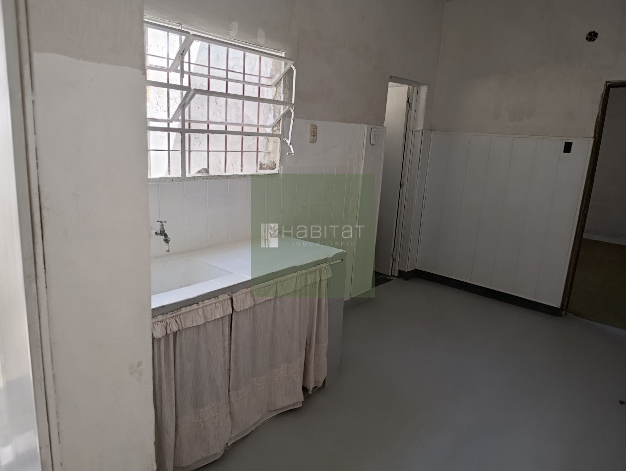 EN VENTA CASA 1 DORMITORIO ZONA CENTRO