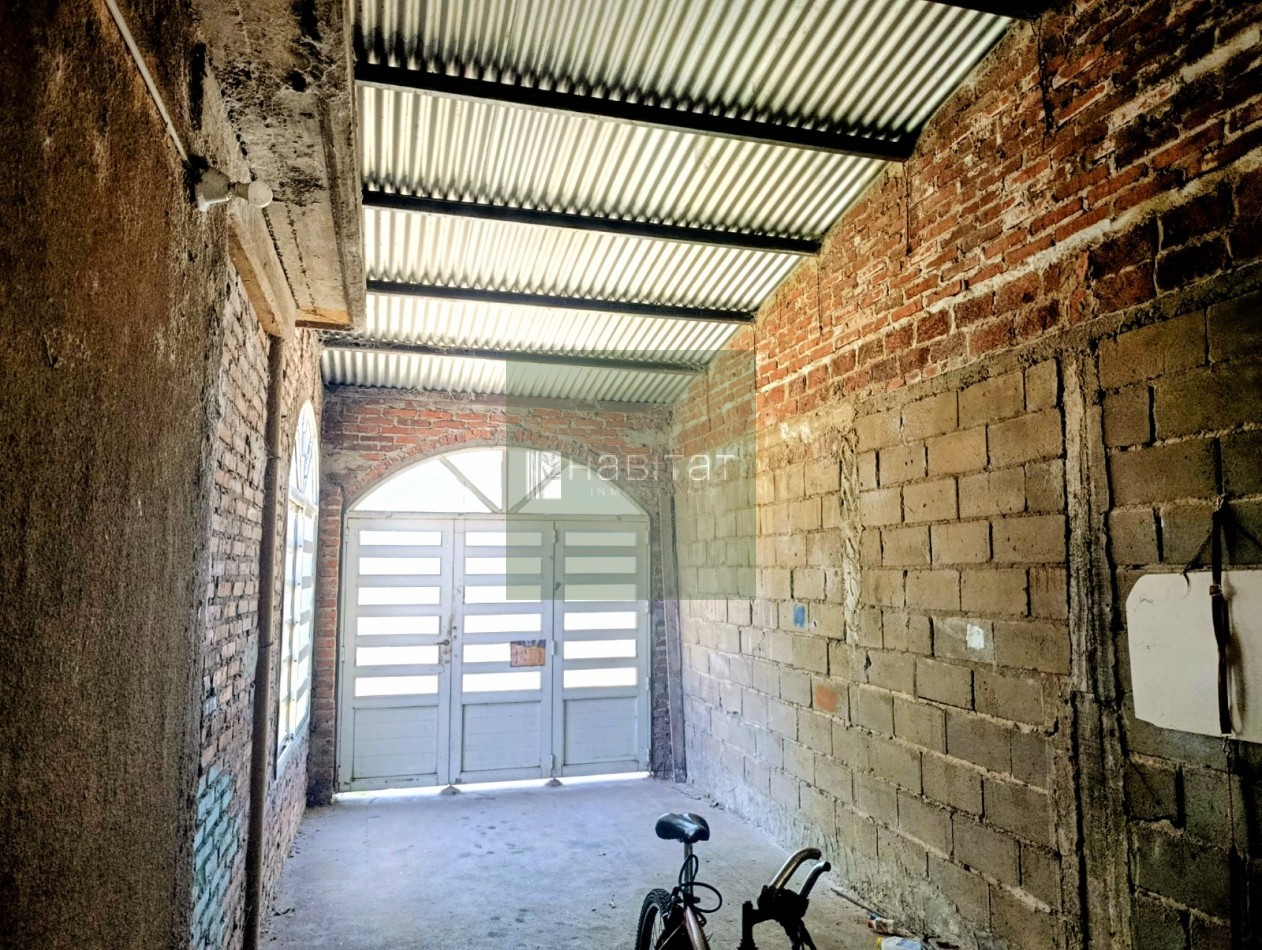 EN VENTA CASA DOS DORMITORIOS BARRIO 25 DE MAYO