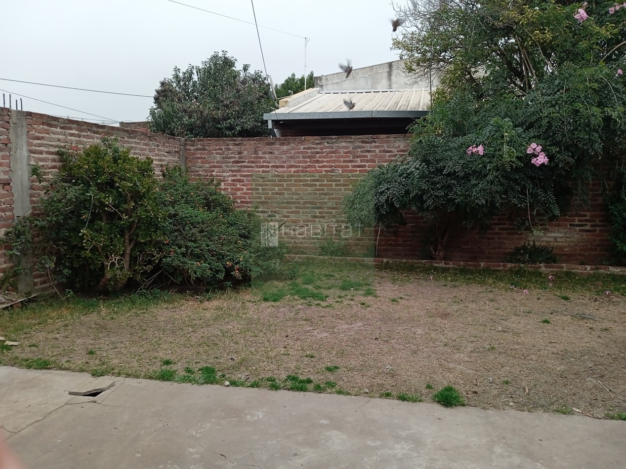 EN VENTA CASA CON PATIO VERDE 