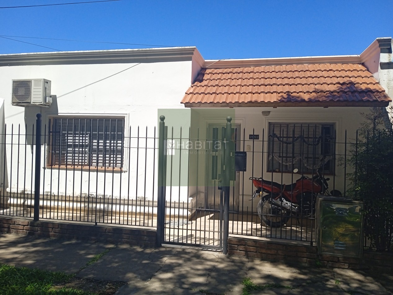 EN VENTA CASA CON PATIO VERDE 