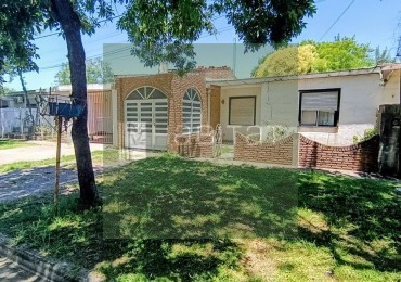 EN VENTA CASA DOS DORMITORIOS BARRIO 25 DE MAYO